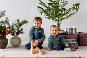 Holiday Christmas mini session inspiration for Winnipeg families